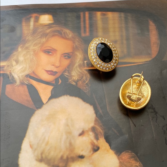 Host Pick - Flore mure signed gold tone clip on earrings - Picture 6 of 7